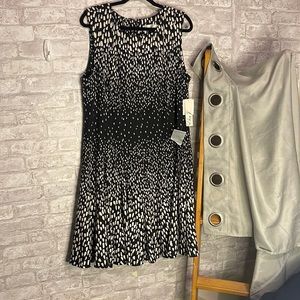 ELIZA J SIZE 16 black and white dress
